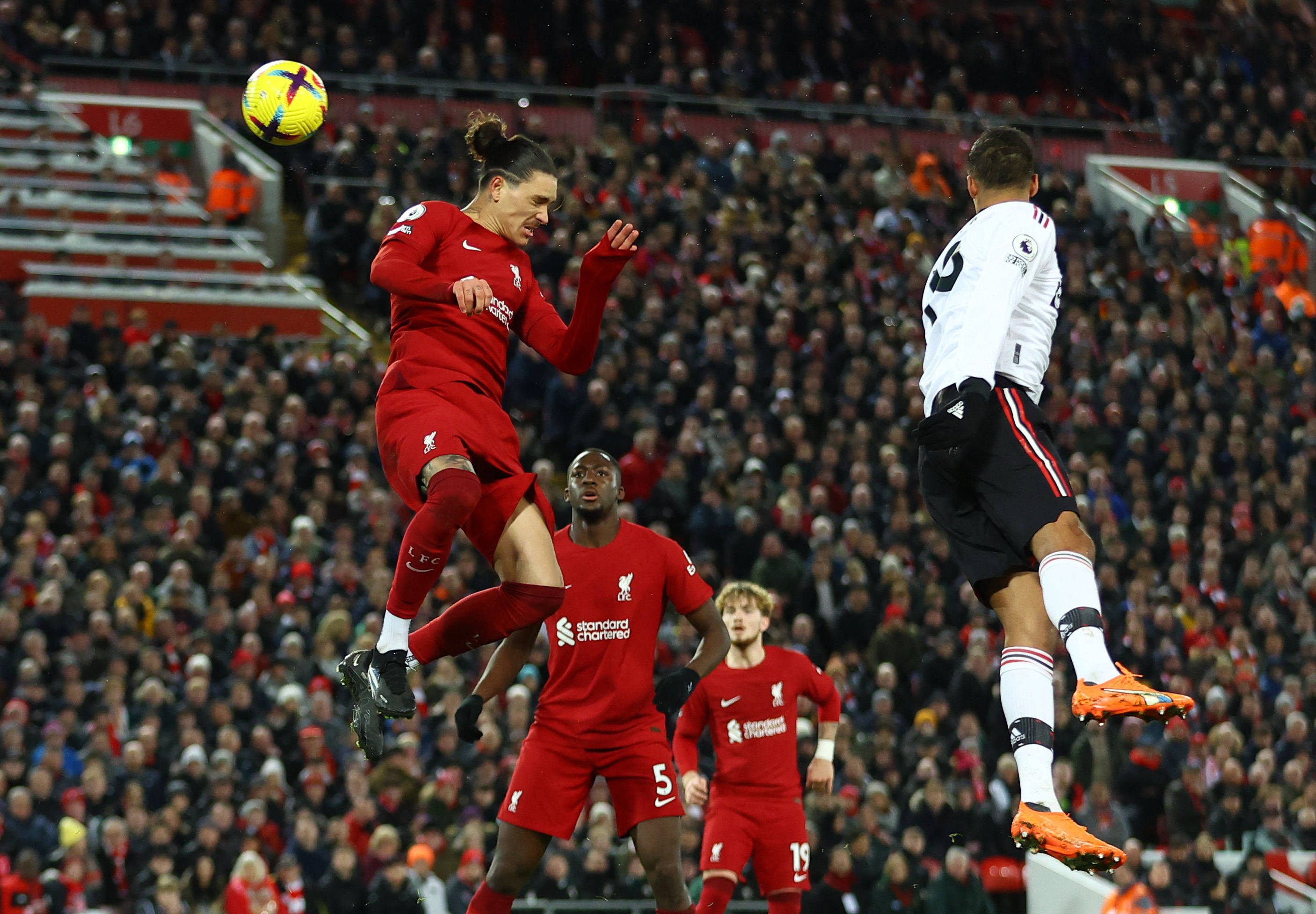 开云体育在线-克罗地亚完胜曼联，萨拉赫惊艳四座