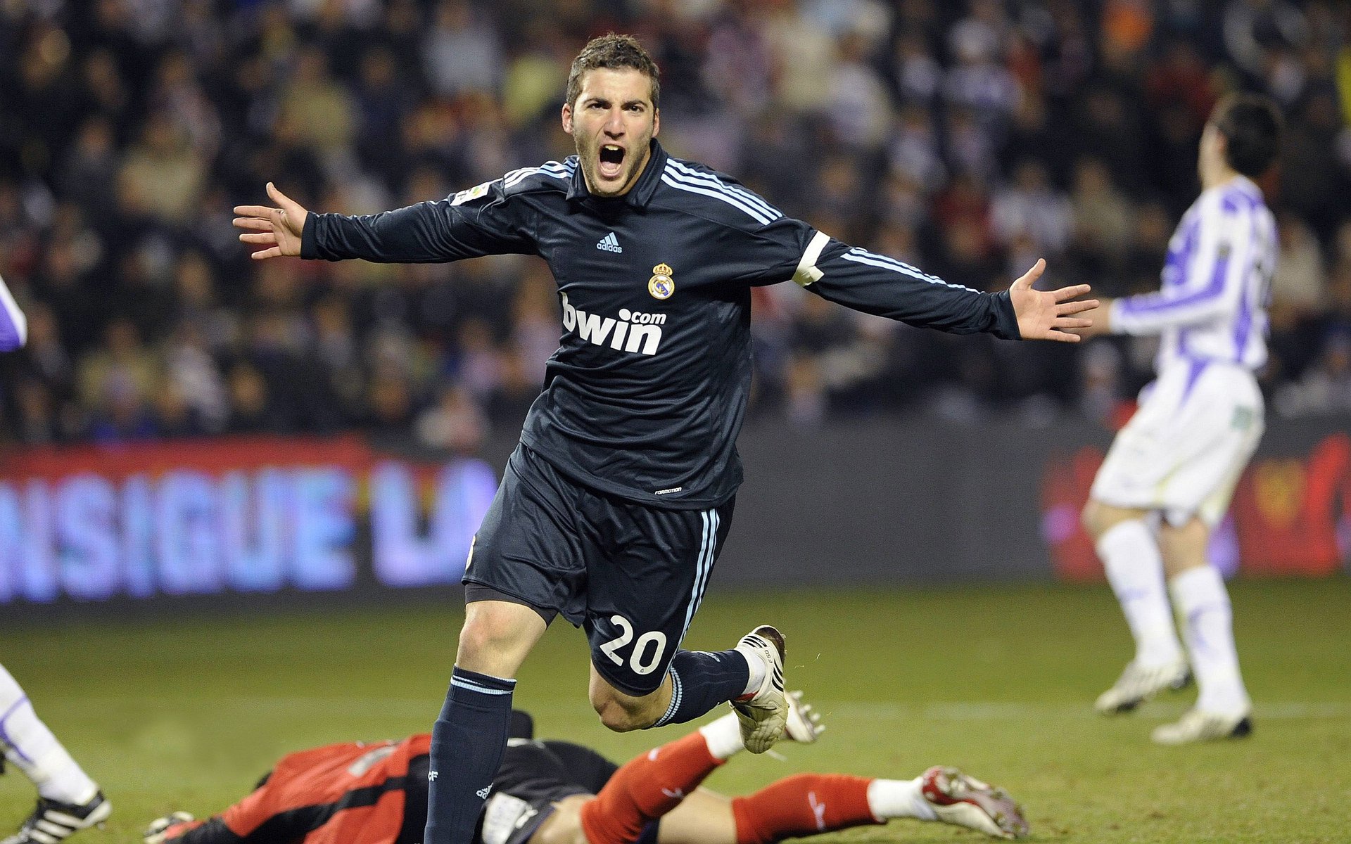 开云平台-乌拉圭横扫雷恩，佩德里完成自我救赎，足球场上的战争与重生