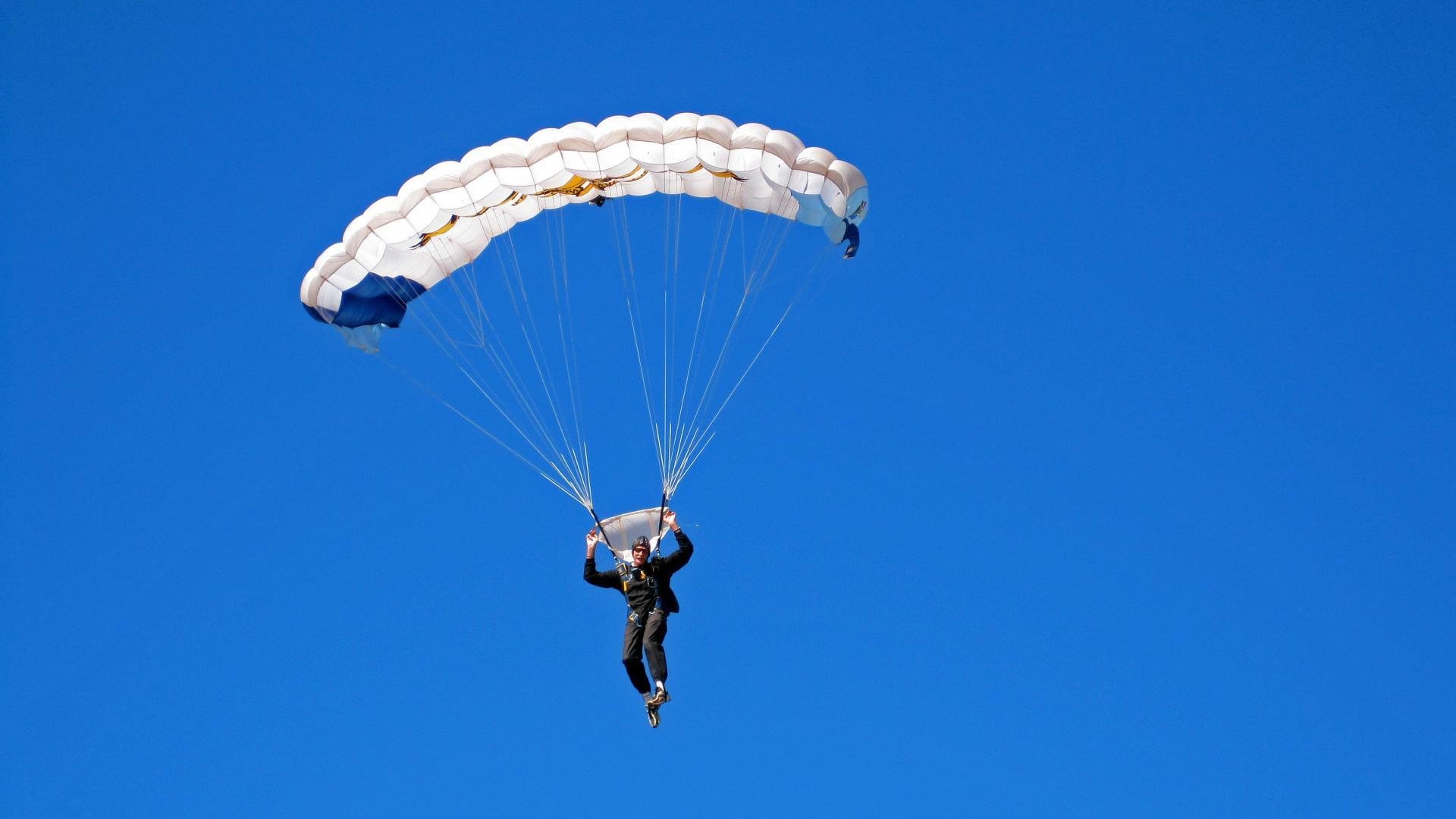 开云下载-乔治一剑封喉,雄鹿提前终结悬念的背后是篮球哲学的胜利 第2张 开云下载-乔治一剑封喉,雄鹿提前终结悬念的背后是篮球哲学的胜利 第2张